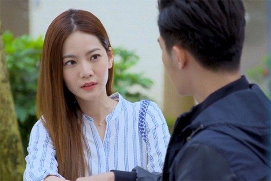 Về nhà lúc nửa đêm và sự thật trong phòng ngủ khiến vợ đứng không vững