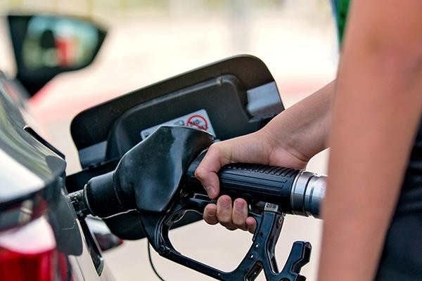 Giá xăng giảm mạnh đến 3.600 đồng/lít, về lại mức giá trước 5 tháng trước-1