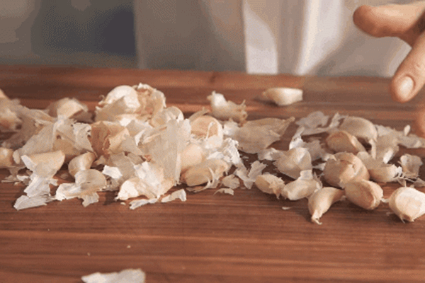 Sửa quạt thừa dầu nhớt, dầu máy đừng vội bỏ mà làm ngay cách này đảm bảo chuột nối đuôi nhau chạy té khói-4