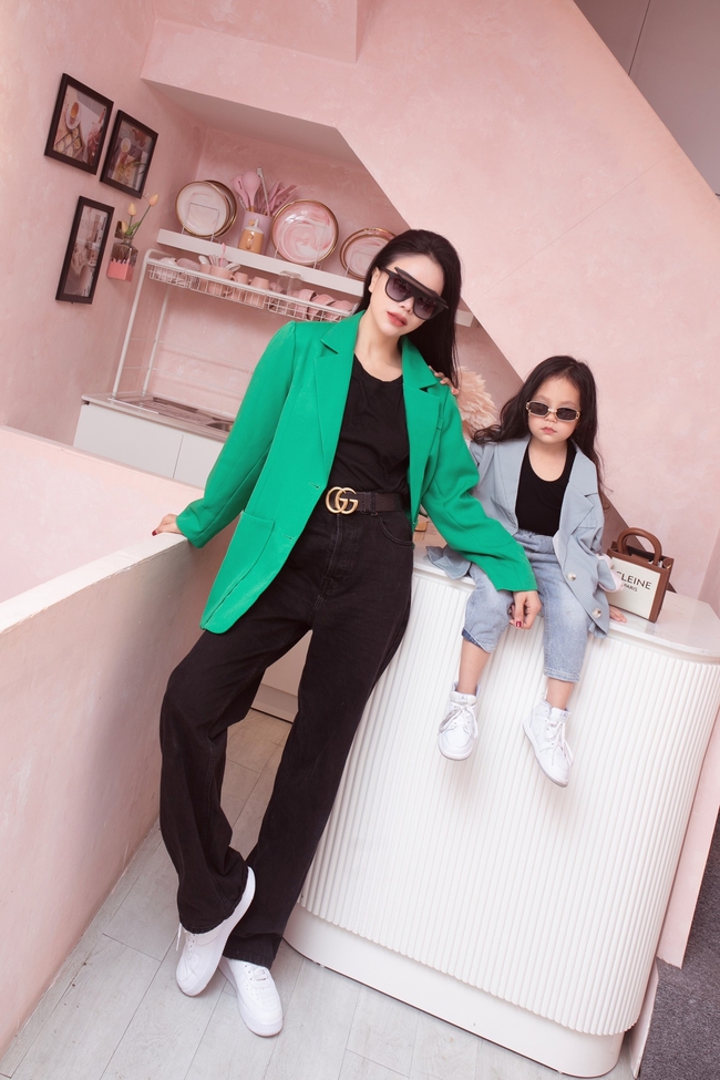 Nữ ca sĩ từng bỏ du học ở lại sinh con nay có cuộc sống viên mãn, chia sẻ vài bức ảnh mà được khen dạy con khéo-3