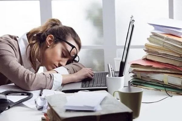 2 kiểu ngủ trưa rất nguy hiểm, có thể gây nhồi máu não nhưng nhiều người mắc-1