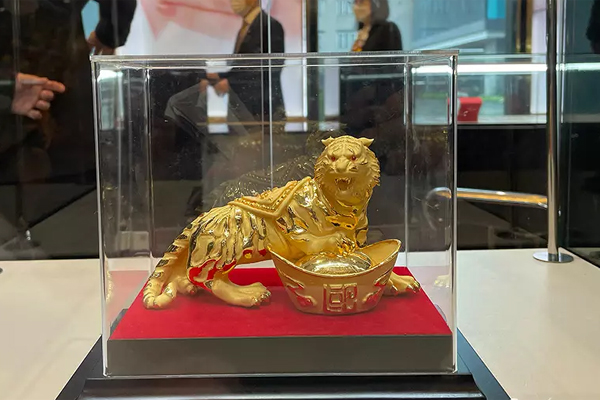 Giá vàng hôm nay 18/7: USD tăng cao nhất 20 năm, vàng chìm dần-1