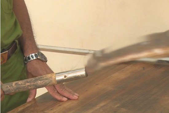 Điều tra nghi án con trai tâm thần dùng rựa chém mẹ