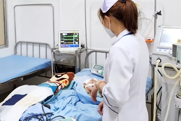 Lời khai tàn nhẫn của 2 bảo mẫu bạo hành bé gái 2 tuổi đến chấn thương sọ não-2