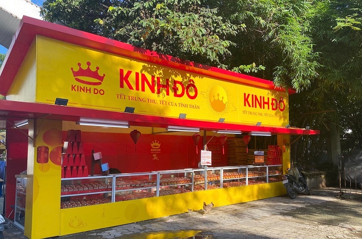 Bánh trung thu được bày bán sớm, khách nhìn bảng giá không khỏi giật mình”-2