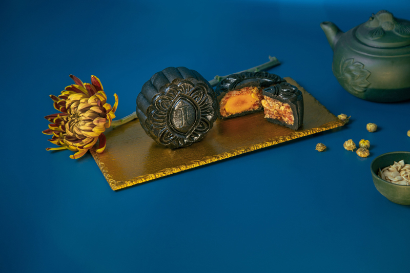 Thông điệp ý nghĩa của hộp bánh Trung thu ‘Khổng tước trông trăng’-3