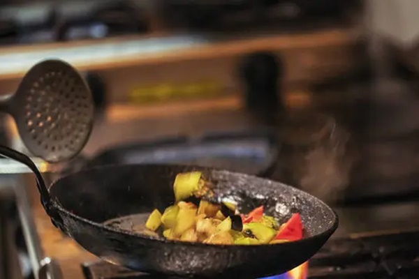 5 thói quen nấu ăn không tốt có thể làm tăng nguy cơ ung thư, cái số 3 nhiều người mắc phải nhất-2