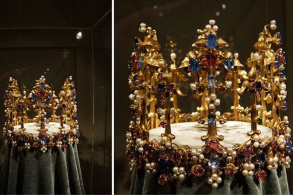 Chiếc vương miện cổ nhất của nước Anh, trải qua biết bao thế kỷ thăng trầm, vẻ đẹp hiện tại vẫn gây trầm trồ kinh ngạc-3