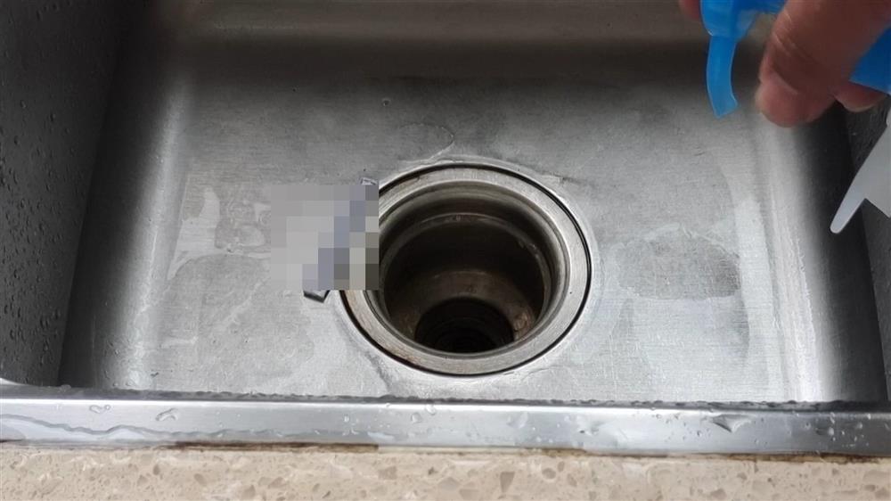 Cắt một góc&nbsp;lông bàn chải đánh răng bỏ vào bếp, ai ngờ cả nhà lao vào sử dụng-4