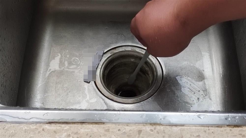 Cắt một góc&nbsp;lông bàn chải đánh răng bỏ vào bếp, ai ngờ cả nhà lao vào sử dụng-5