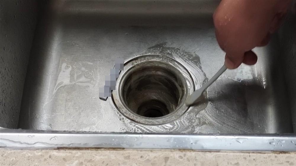 Cắt một góc lông bàn chải đánh răng bỏ vào bếp, ai ngờ cả nhà lao vào sử dụng-6