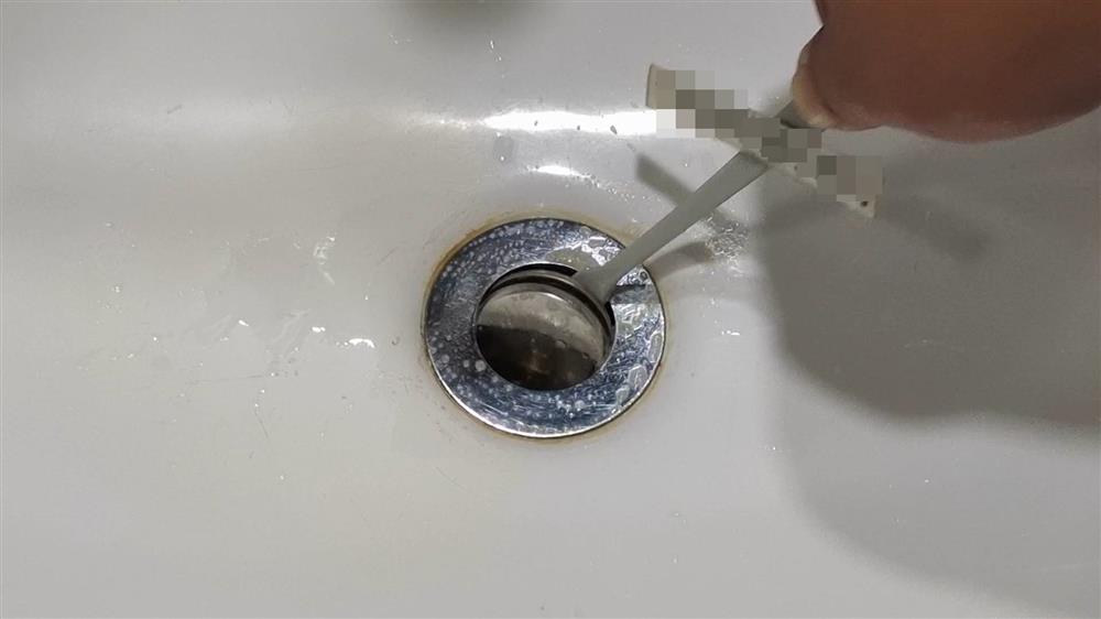 Cắt một góc lông bàn chải đánh răng bỏ vào bếp, ai ngờ cả nhà lao vào sử dụng-8