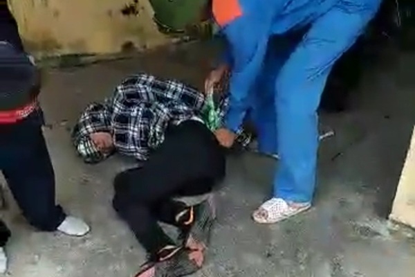 Nam thanh niên mang hung khí xông vào cướp ngân hàng-1