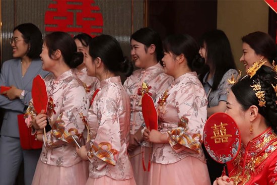 Những cô gái thấp bé được săn đón vì lý do đặc biệt ở Trung Quốc