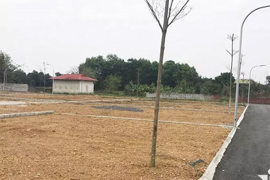 Mắc kẹt tiền tỷ vì liều ôm bất động sản ven đô