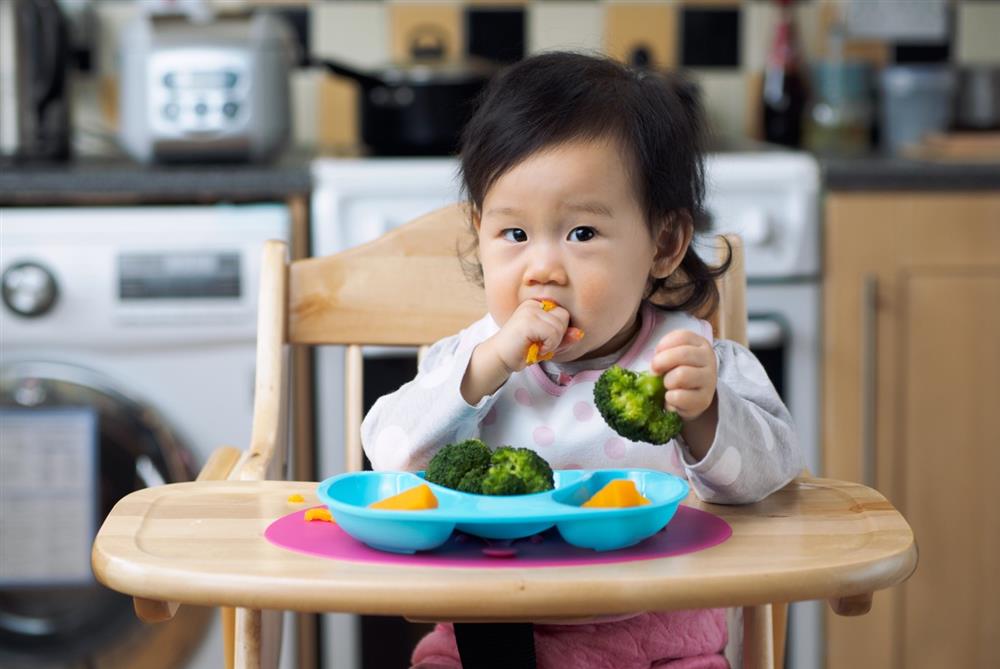 Ăn dặm tự chỉ huy và thực đơn bổ dưỡng cho bé, bố mẹ nhàn tênh-1