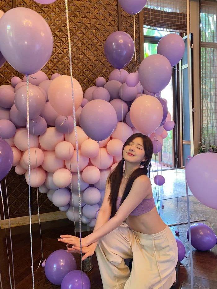 Triệu Lộ Tư khoe khéo điểm vàng cơ thể với loạt outfit xinh yêu-3