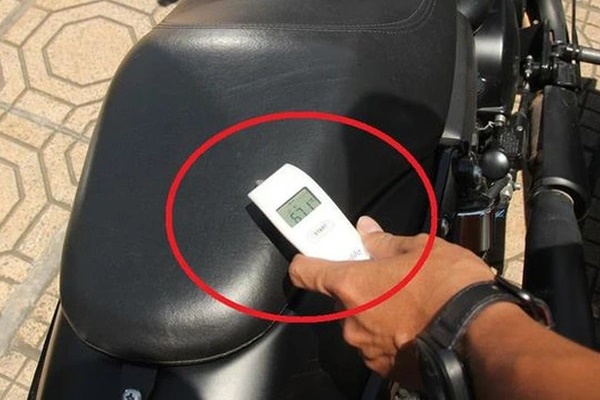 Nóng 40 độ: Ngồi yên xe phơi nắng coi chừng viêm phụ khoa, giảm tinh binh-1