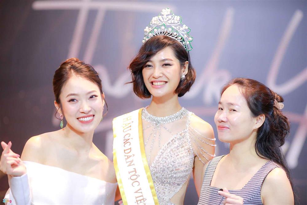 Nông Thúy Hằng: Chỉ là tin đồn, không có căn cứ tước vương miện tôi-4