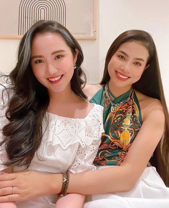 Hai mẹ bỉm Phạm Hương và Primmy Trương đọ sắc, bức ảnh toát ra mùi tiền và quyền lực là đây!-1