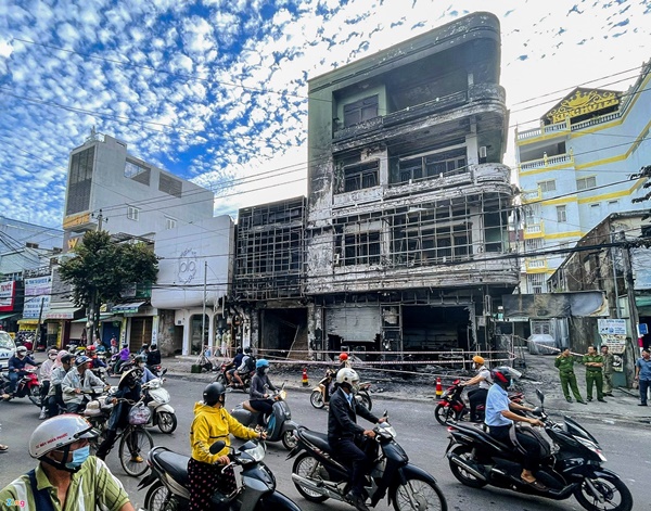 Phong tỏa 3 ngôi nhà bị cháy rụi ở Quảng Ngãi để điều tra vụ hỏa hoạn-2