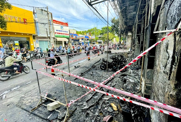 Phong tỏa 3 ngôi nhà bị cháy rụi ở Quảng Ngãi để điều tra vụ hỏa hoạn-5