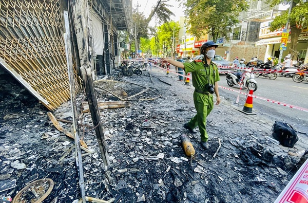 Phong tỏa 3 ngôi nhà bị cháy rụi ở Quảng Ngãi để điều tra vụ hỏa hoạn-6