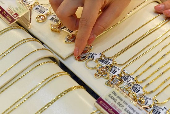 Vàng lao dốc xuống 62 triệu đồng/lượng, người vay bằng vàng kỳ vọng giảm thêm