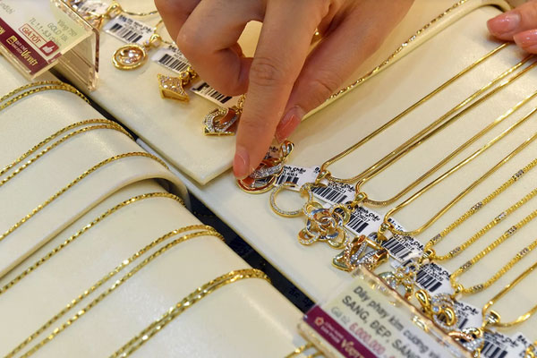 Vàng lao dốc xuống 62 triệu đồng/lượng, người vay bằng vàng kỳ vọng giảm thêm-1