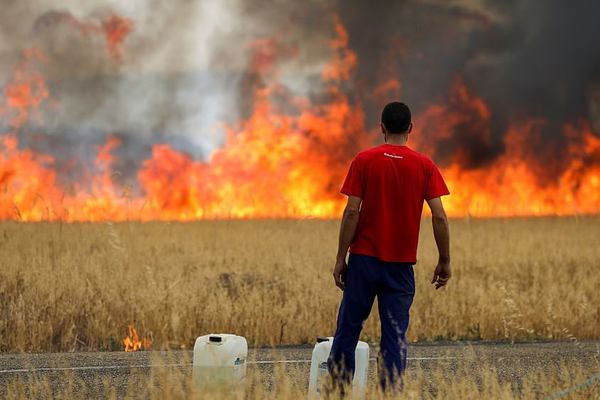 Người Việt ở Anh: Đi tàu điện London như ngồi trong lò nướng-7