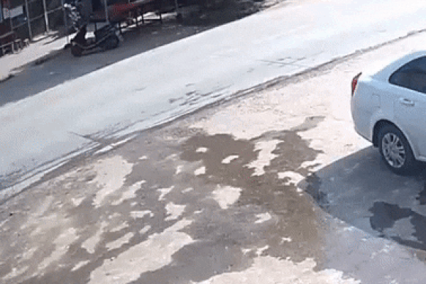 Người phụ nữ bị xe tải cán trúng đầu, điều thần kỳ xảy ra sau đó chỉ vài giây