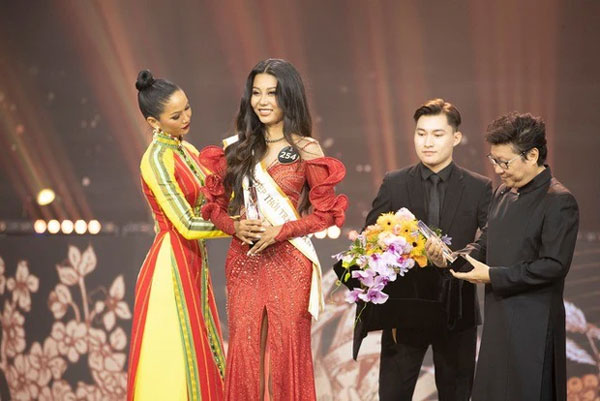 Vì sao tân Hoa hậu Nông Thúy Hằng không được tham dự Miss Earth 2022?-2