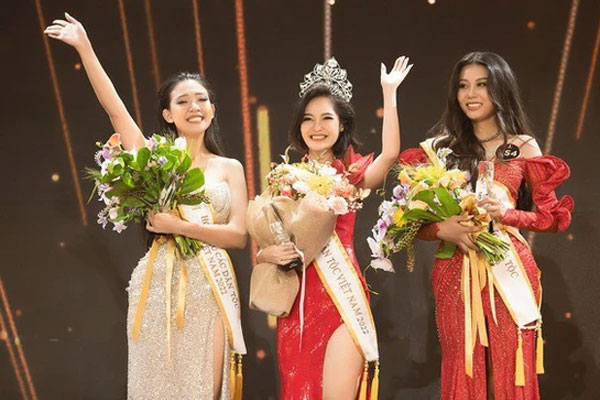 Bị chỉ trích từng là học sinh giỏi Văn nhưng không nhớ tên tác phẩm, Hoa hậu Nông Thúy Hằng lên tiếng giải thích thế nào?-4