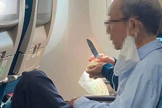 Khách mang được dao lên máy bay vì người soi chiếu 'lơ là 1-3 giây'
