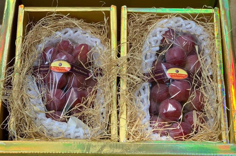 Nho Ruby Roman rẻ giật mình, chỉ 350 nghìn/chùm bán tràn khắp nơi-3
