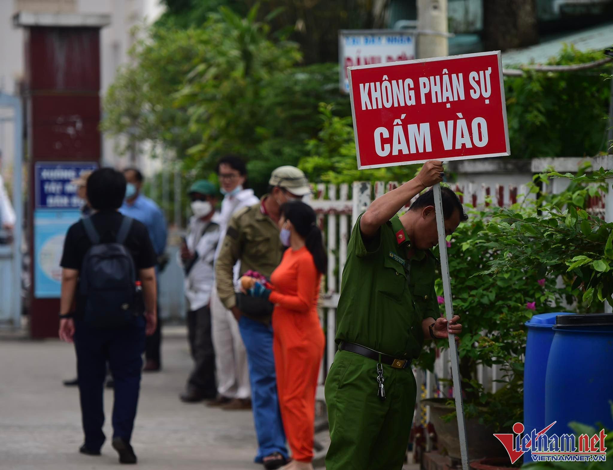 An ninh nghiêm ngặt phiên xử nhóm người ở Tịnh thất Bồng Lai-1
