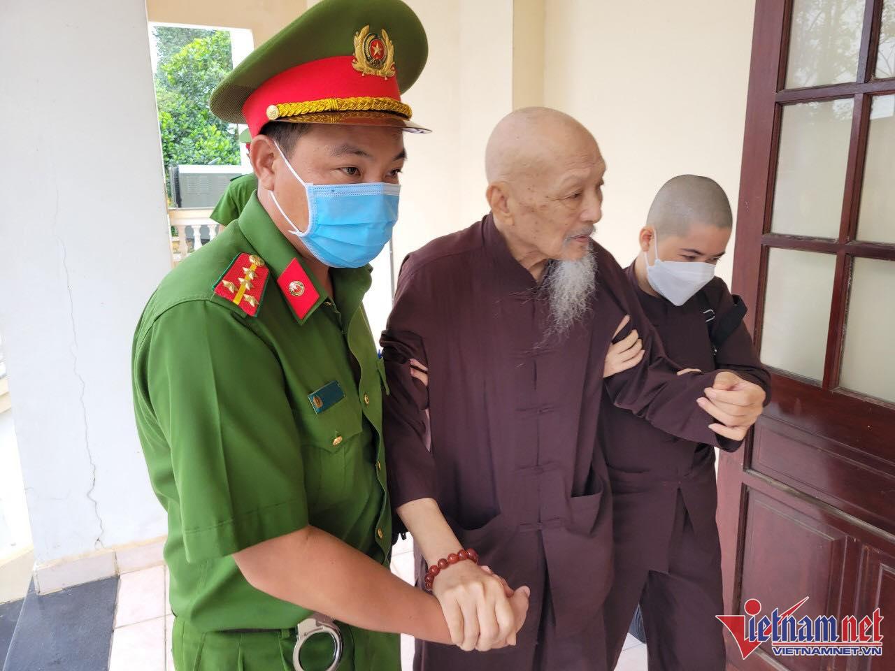 An ninh nghiêm ngặt phiên xử nhóm người ở Tịnh thất Bồng Lai-2