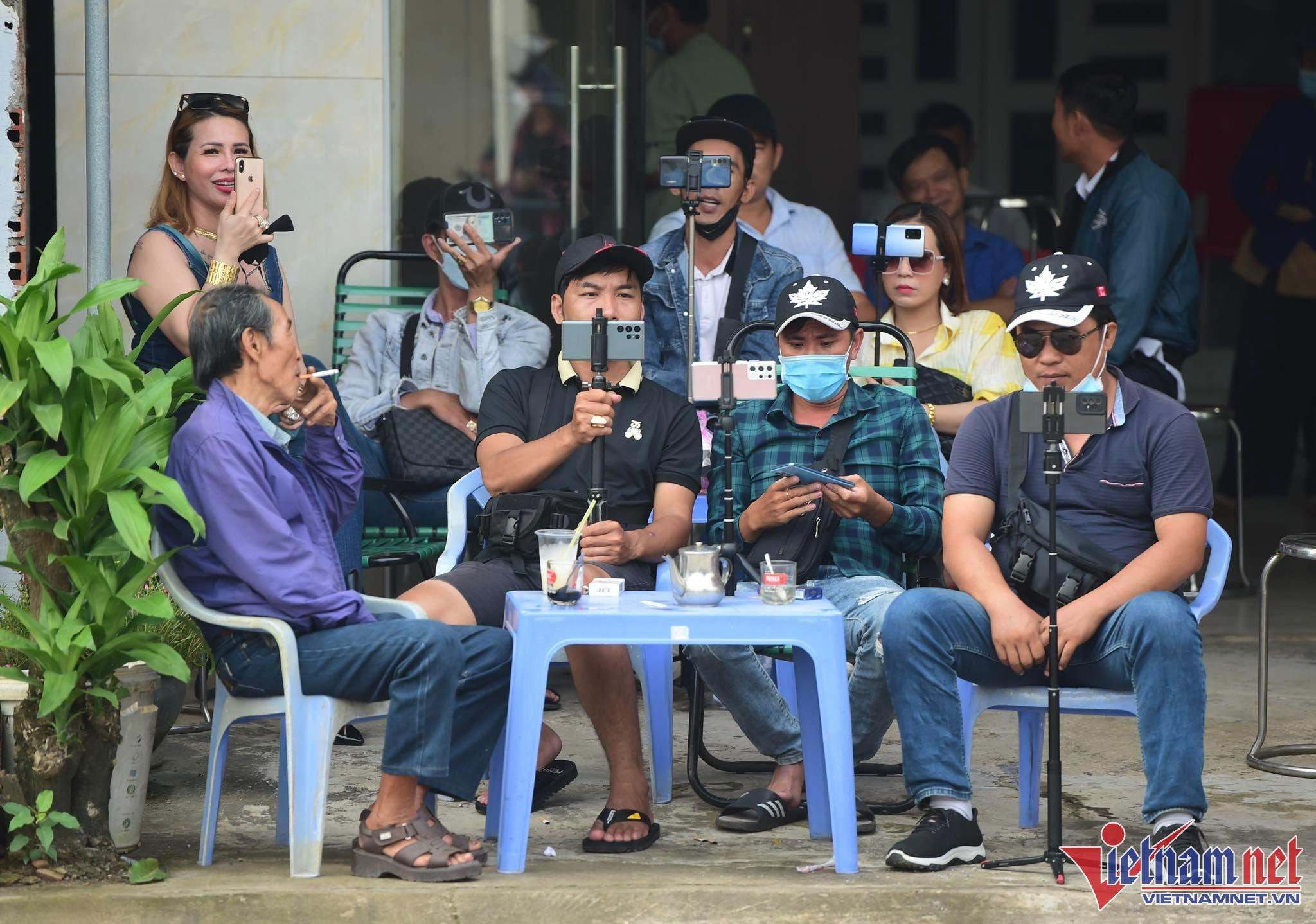 An ninh nghiêm ngặt phiên xử nhóm người ở Tịnh thất Bồng Lai-10