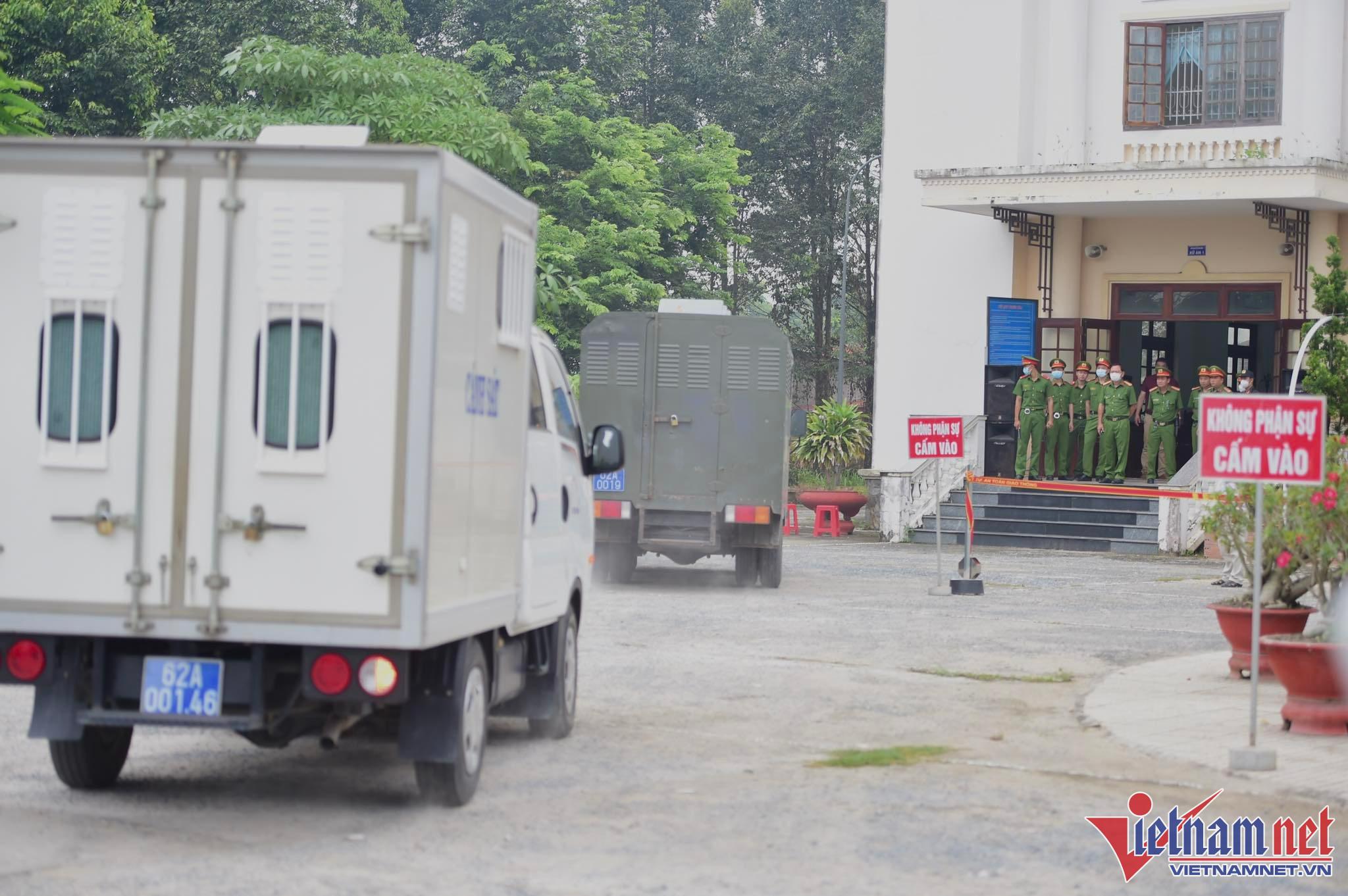 An ninh nghiêm ngặt phiên xử nhóm người ở Tịnh thất Bồng Lai-8