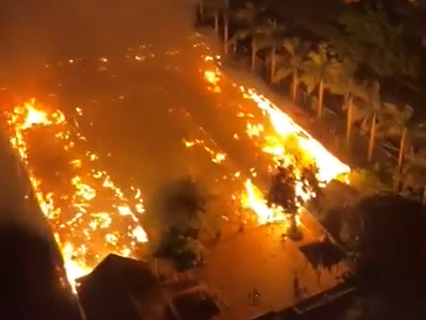 Hà Nội: Nhà hàng rộng hơn 300m2 cháy dữ dội trong đêm-1