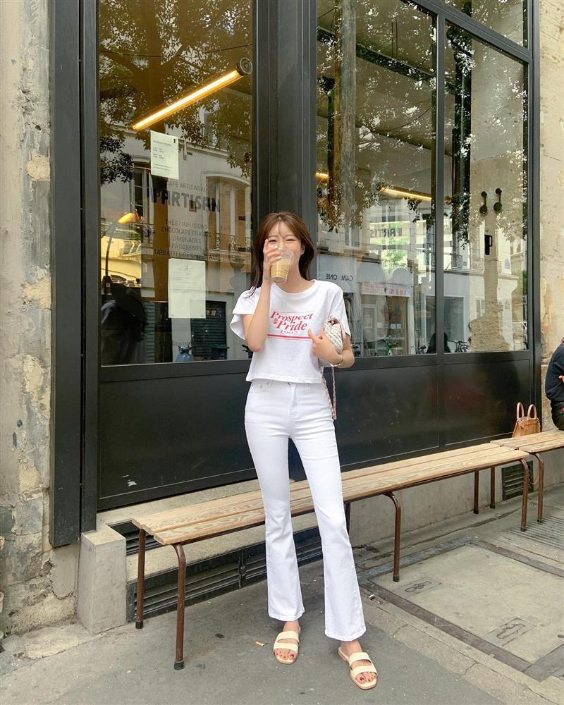 Quần trắng dễ mặc nhưng tinh tế nhất là diện theo 14 cách sau đây-5