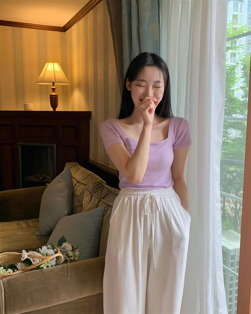 Quần trắng dễ mặc nhưng tinh tế nhất là diện theo 14 cách sau đây-12