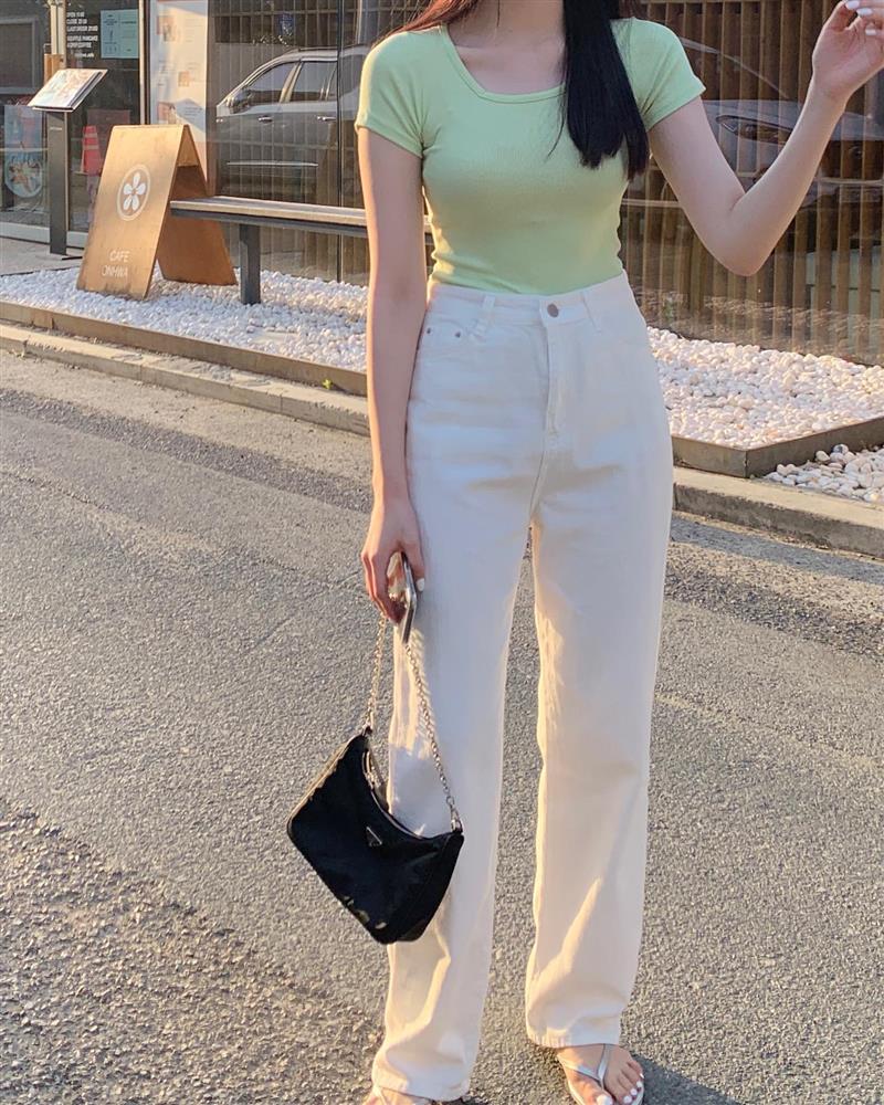 Quần trắng dễ mặc nhưng tinh tế nhất là diện theo 14 cách sau đây-14