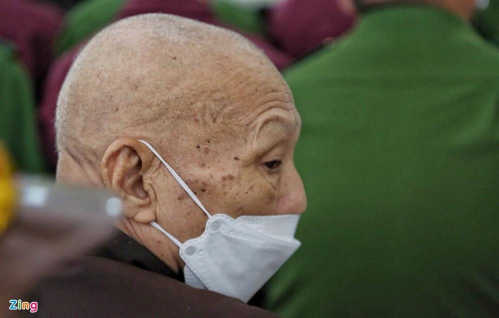 Hàng chục YouTuber đến livestream phiên xử Tịnh Thất Bồng Lai-1