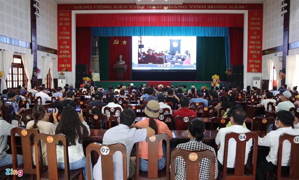 Hàng chục YouTuber đến livestream phiên xử Tịnh Thất Bồng Lai-5