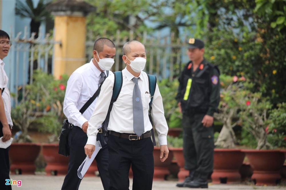 Hàng chục YouTuber đến livestream phiên xử Tịnh Thất Bồng Lai-8