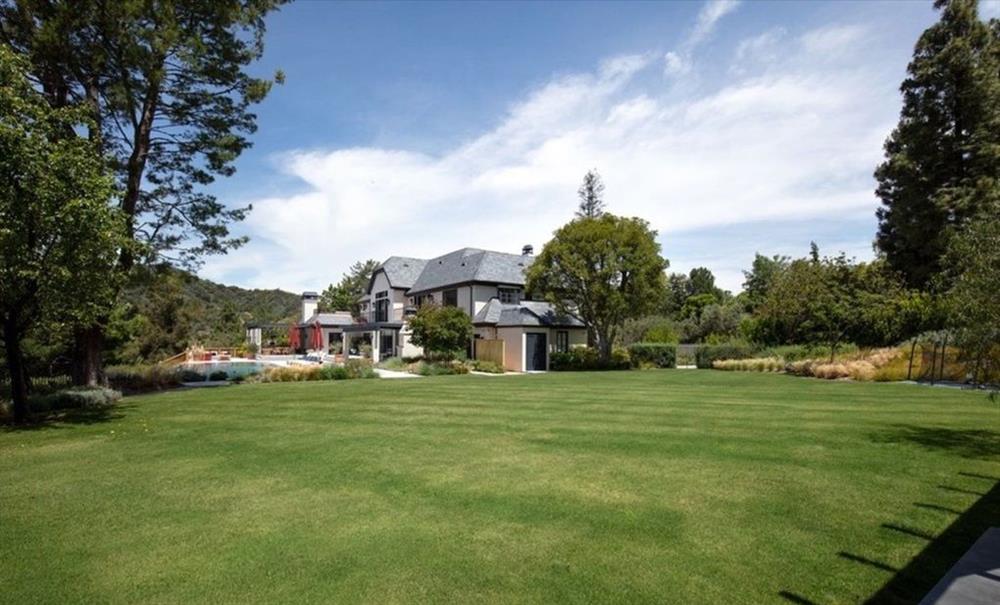 Dinh thự đi bộ 1 ngày không hết của Justin Bieber và Hailey Baldwin, bên trong nội thất khủng của khủng-1