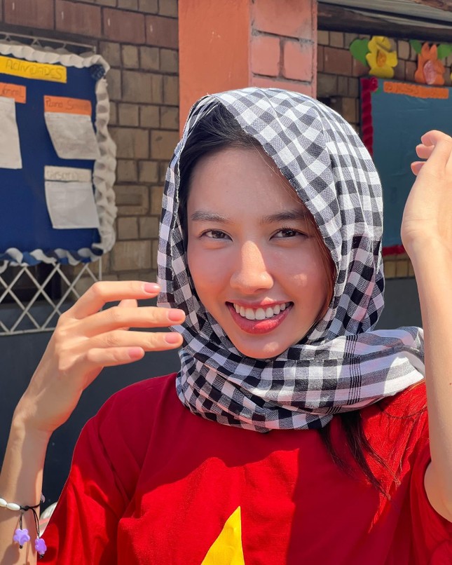 Diện trang phục giản dị khi đi tour các nước châu Âu, Hoa hậu Thùy Tiên vẫn xinh đẹp rạng rỡ-12