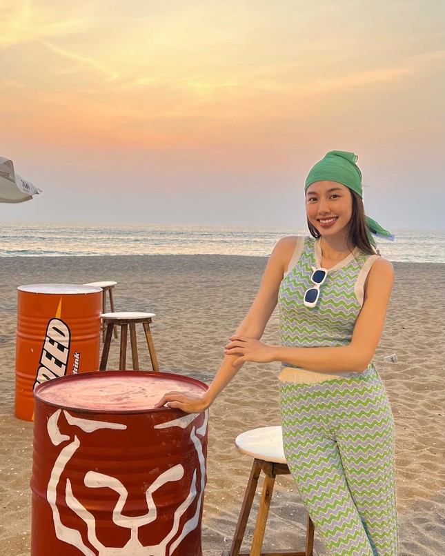 Diện trang phục giản dị khi đi tour các nước châu Âu, Hoa hậu Thùy Tiên vẫn xinh đẹp rạng rỡ-8