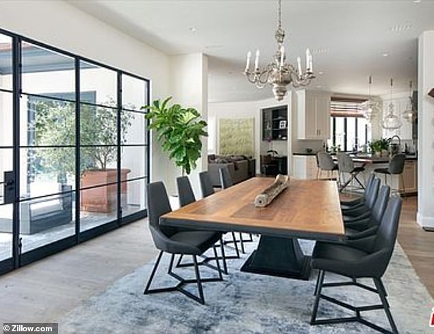 Dinh thự đi bộ 1 ngày không hết của Justin Bieber và Hailey Baldwin, bên trong nội thất khủng của khủng-5